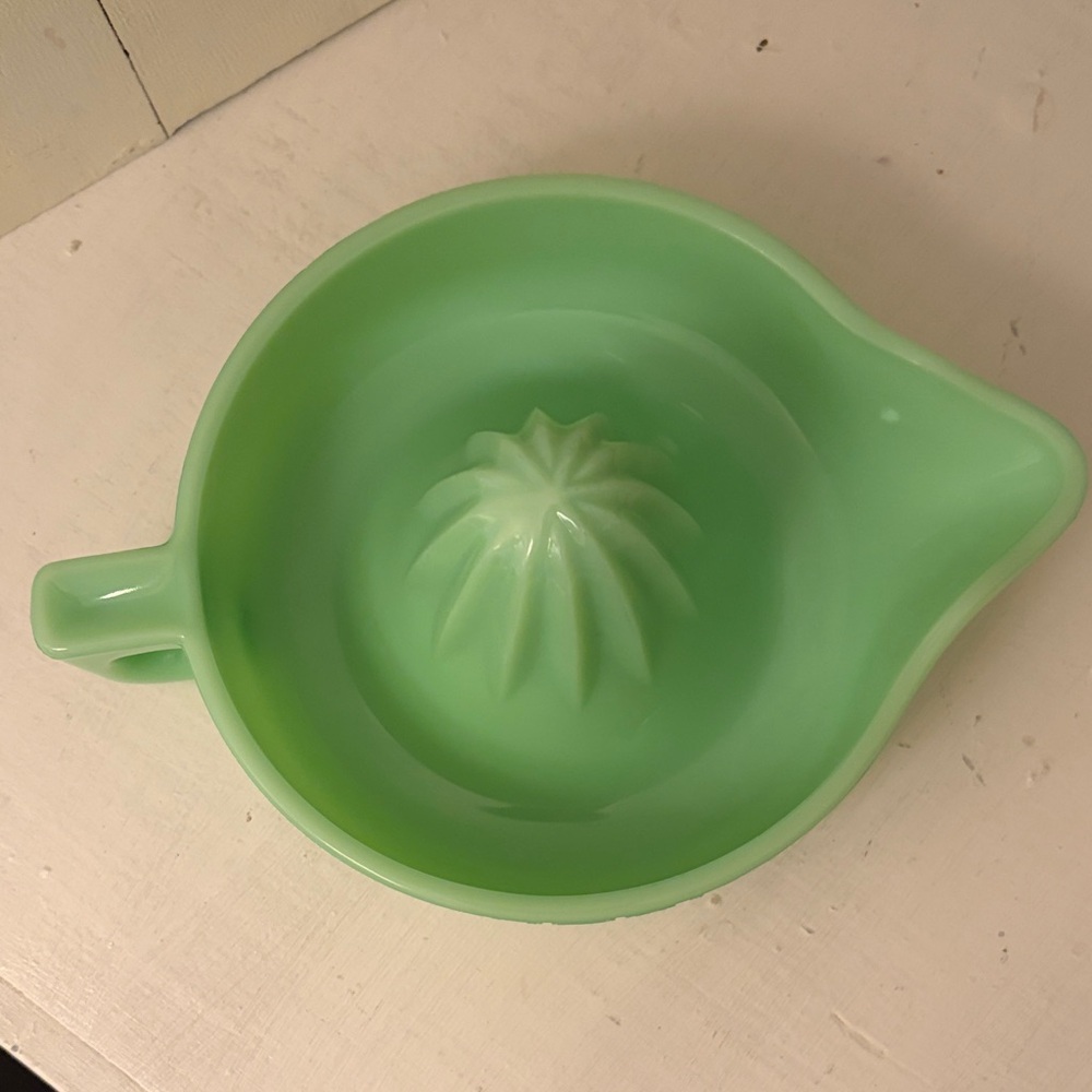 Sunkist Green Jadeite Reamer Juicer - Picture 5 of 6